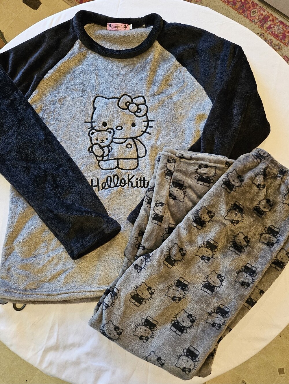 Hello Kitty Fuzzy Pajama Set Women's Size Medium